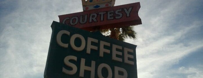 Courtesy Coffee Shop is one of สถานที่ที่ BoB ถูกใจ.
