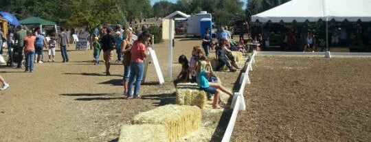 Freeman Farms is one of Lugares favoritos de Robert.