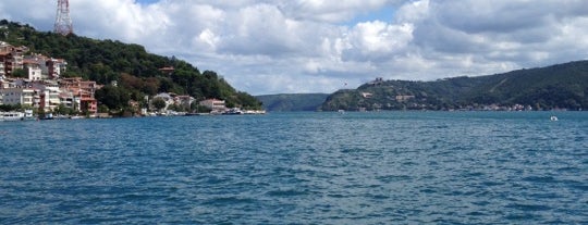 Sarıyer Meydanı is one of Tempat yang Disukai Seda.