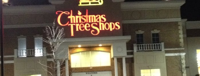 Christmas Tree Shops is one of สถานที่ที่ Stuart ถูกใจ.