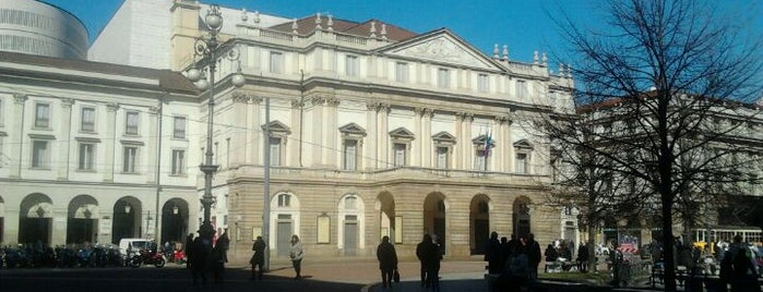 Piazza della Scala is one of Milano City Marathon 2012.