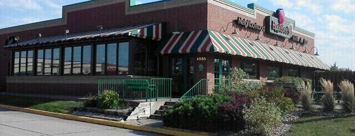 Applebee's Grill + Bar is one of Lugares favoritos de Jim.
