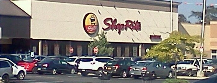 ShopRite of Uniondale is one of Valerieさんのお気に入りスポット.