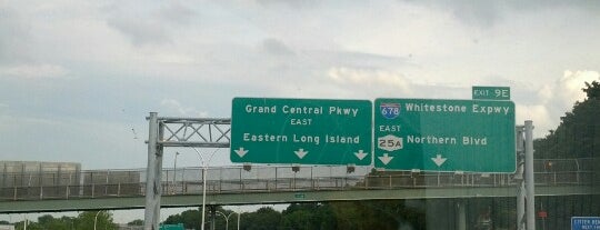 Grand Central Parkway is one of Locais curtidos por Kimmie.