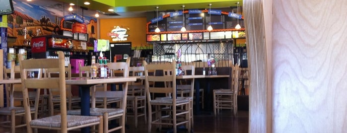 Salsarita's Fresh Mexican Grill is one of สถานที่ที่ Charley ถูกใจ.