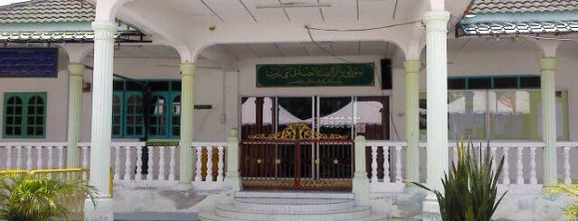 Surau Darussolahiyyah Paya Barat is one of Masjid & Surau.