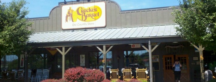 Cracker Barrel Old Country Store is one of Lugares favoritos de Chad.