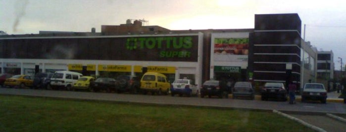 Tottus is one of Locais curtidos por Julio D..