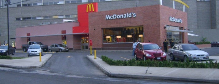 McDonald's is one of สถานที่ที่ Vladimir ถูกใจ.