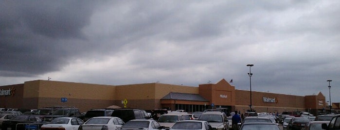 Walmart Supercenter is one of Tempat yang Disukai Bill.