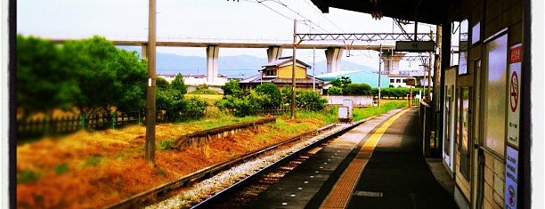 Kuroda Station is one of 近鉄田原本線.