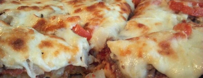 Atlanta Pizza & Gyro is one of Lugares favoritos de Chester.