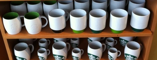 Starbucks is one of Tempat yang Disukai Vitalii.