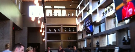 Tavern is one of Orte, die Justin gefallen.