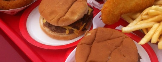 Red Rooster Drive-In is one of Bow to the Burger.