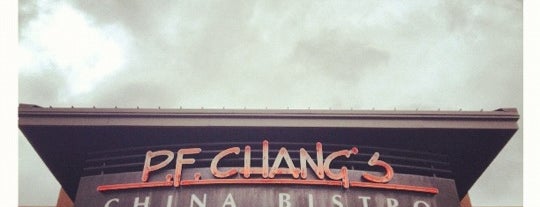 P.F. Chang's is one of สถานที่ที่ Ian ถูกใจ.