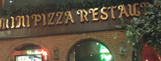 Mini Pizza is one of สถานที่ที่ Vanessa ถูกใจ.