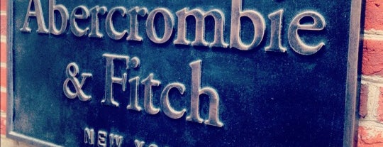 Abercrombie & Fitch is one of Petraさんのお気に入りスポット.