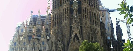The Basilica of the Sagrada Familia is one of Maravillas del mundo.