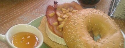 Bagels & Beans is one of John D.さんのお気に入りスポット.