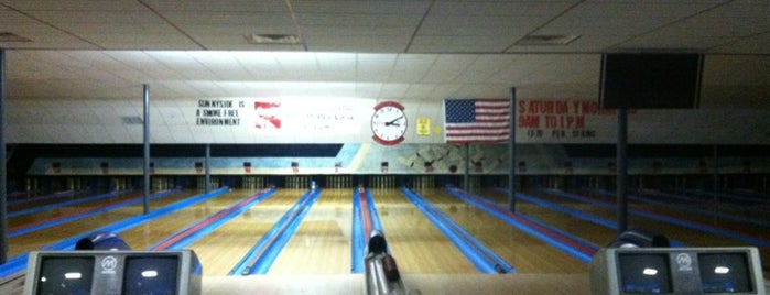 SunnySide bowling is one of สถานที่ที่ April ถูกใจ.