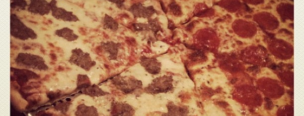 Pie-Eyed Pizzeria is one of AILEEN : понравившиеся места.