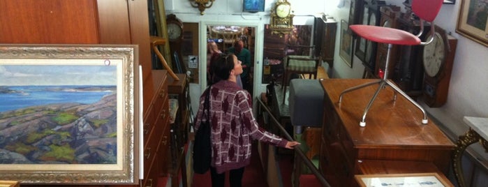Drakens Antiques is one of Martins's Saved Places.