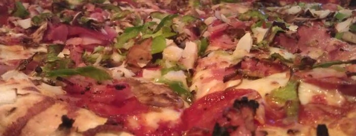 Barro's Pizza is one of Lugares favoritos de Jon.