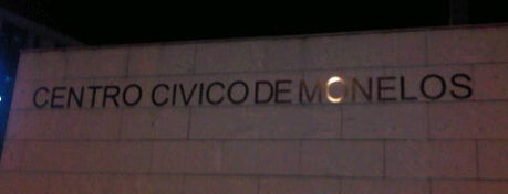 Centro Cívico Municipal de Monelos is one of Edificios públicos Amón. Local.
