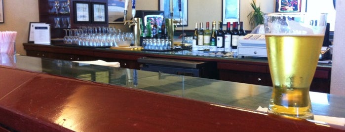 American Airlines Admirals Club is one of Lugares favoritos de Rozanne.