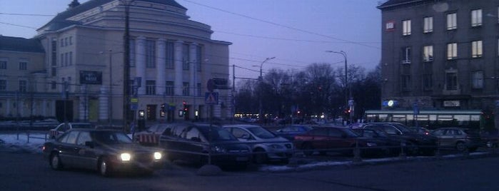 Театральная площадь is one of 111.