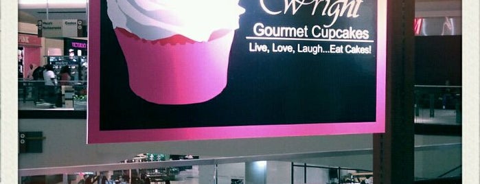 Love Me Wright Gourmet Cupcakes is one of สถานที่ที่ Chester ถูกใจ.
