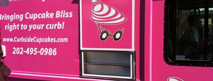 Curbside Cupcakes is one of DC Food Trucks.