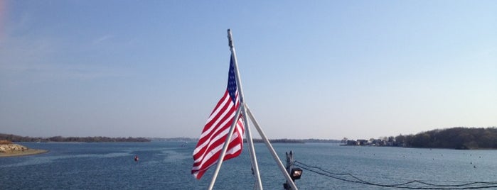 Hingham Commuter Boat is one of Locais curtidos por Brian.