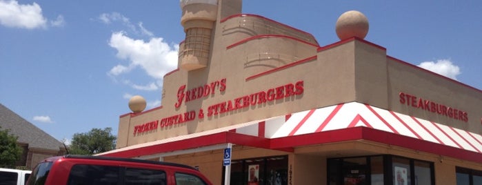 Freddy's Frozen Custard & Steakburgers is one of Lugares favoritos de Lyric.