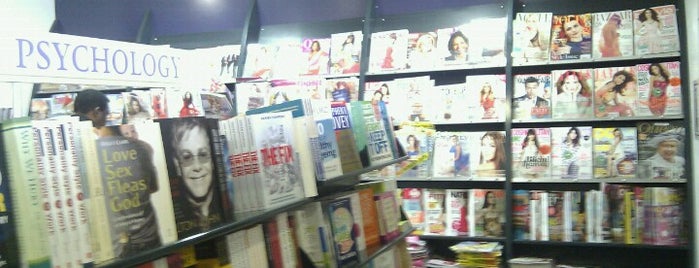 Exclusive Books is one of Aptravelerさんのお気に入りスポット.