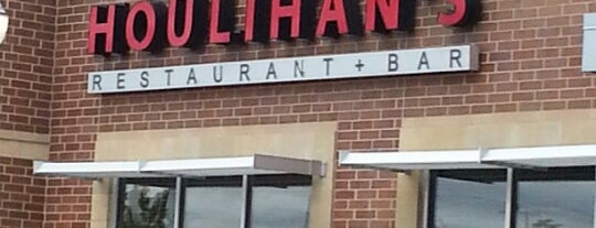 Houlihan's is one of สถานที่ที่ Laura ถูกใจ.