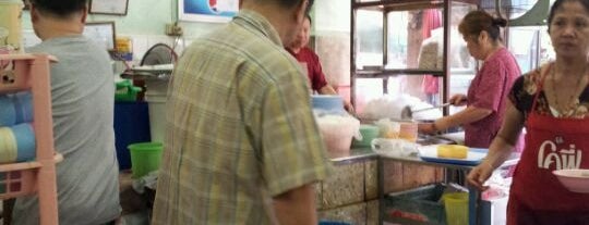 Look Chin Sri Yan is one of Beef Noodle in Bangkok.