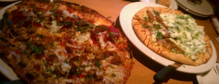 California Pizza Kitchen is one of Lugares favoritos de Terry.