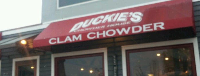 Duckie's Chowder House is one of สถานที่ที่ Dave ถูกใจ.