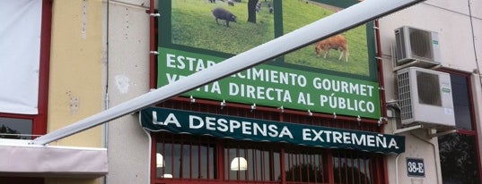 La despensa extremeña is one of Cinco Jotas.