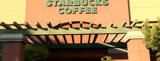 Starbucks is one of สถานที่ที่ J ถูกใจ.