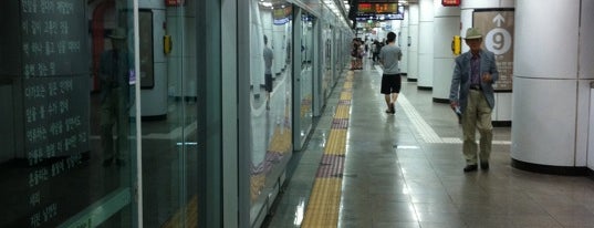 Yeouido Stn. is one of 여의도.