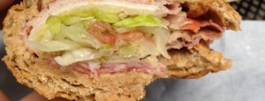 Potbelly Sandwich Shop is one of Leighさんの保存済みスポット.
