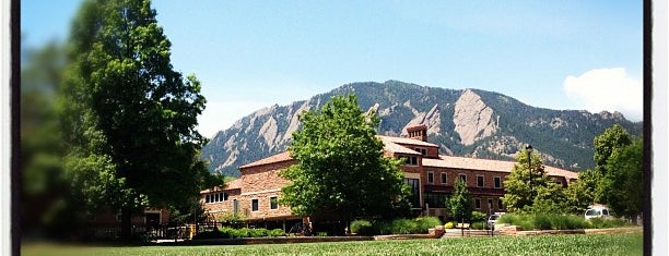 Universidade do Colorado em Boulder is one of Boulder.