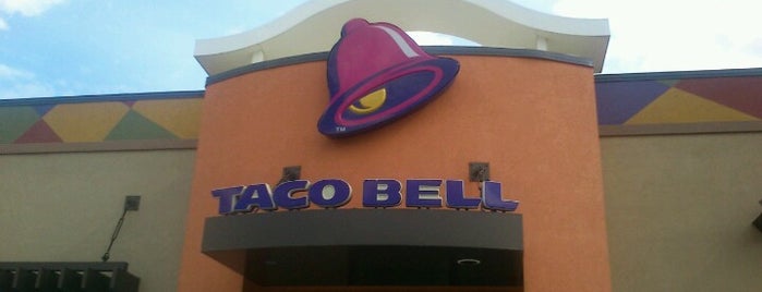 Taco Bell is one of beem there.