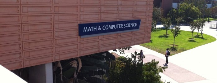 El Camino College - Mathemathics & Science Building is one of Dee'nin Beğendiği Mekanlar.