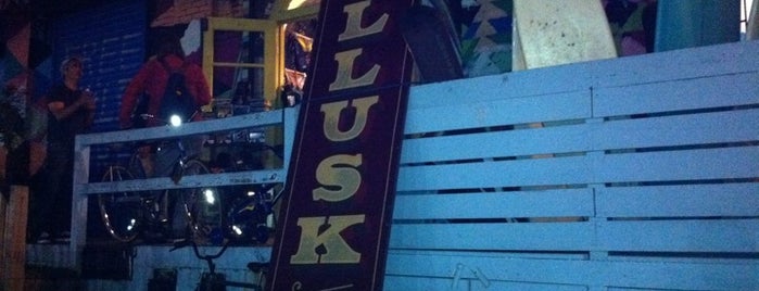 Mollusk Surf Shop is one of สถานที่ที่บันทึกไว้ของ Joe.
