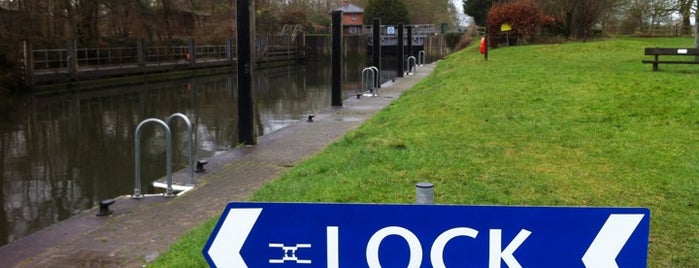 Cookham Lock is one of Locais curtidos por Henry.