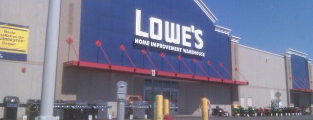 Lowe's is one of Locais curtidos por Brad.